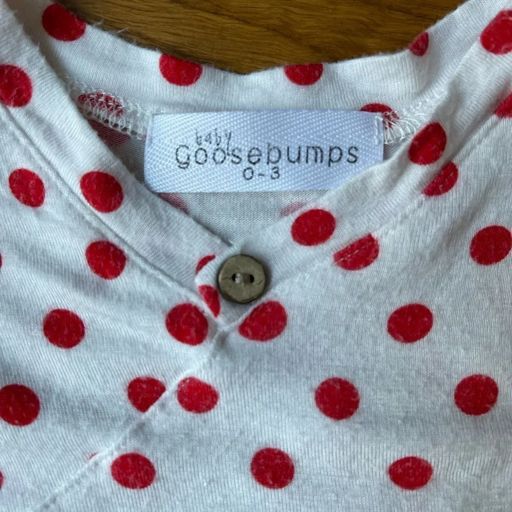 Red and white polka dot Baby Goosebumps knotted sac sets 0-3 month